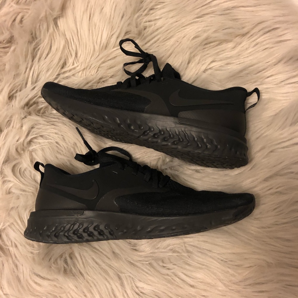 Black Nike Tennis Shoes (women)